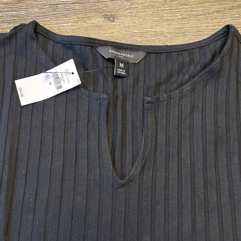 Banana Republic Womens Ribbed Knit Top Black Short Sleeve Split Neck NWT Size M - Picture 5 of 7